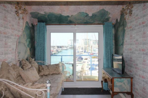 Unique, loft-style apartment with fantastic Brighton Marina views